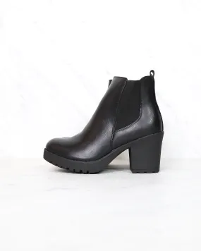 Chunky Heel Chelsea Booties with Elastic Side Panel in Black