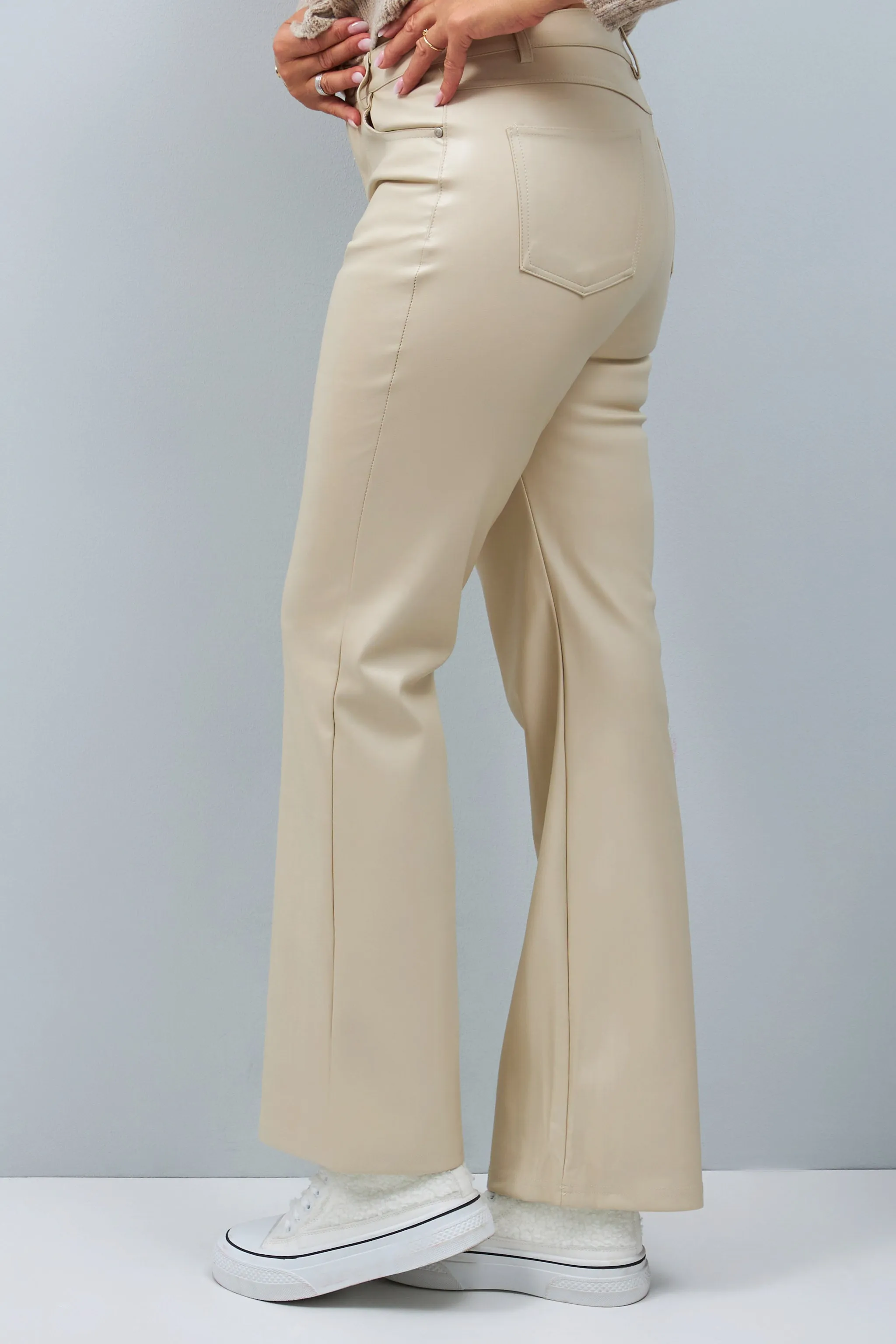 Kunstlederhose im 5-Pocket-Style, beige