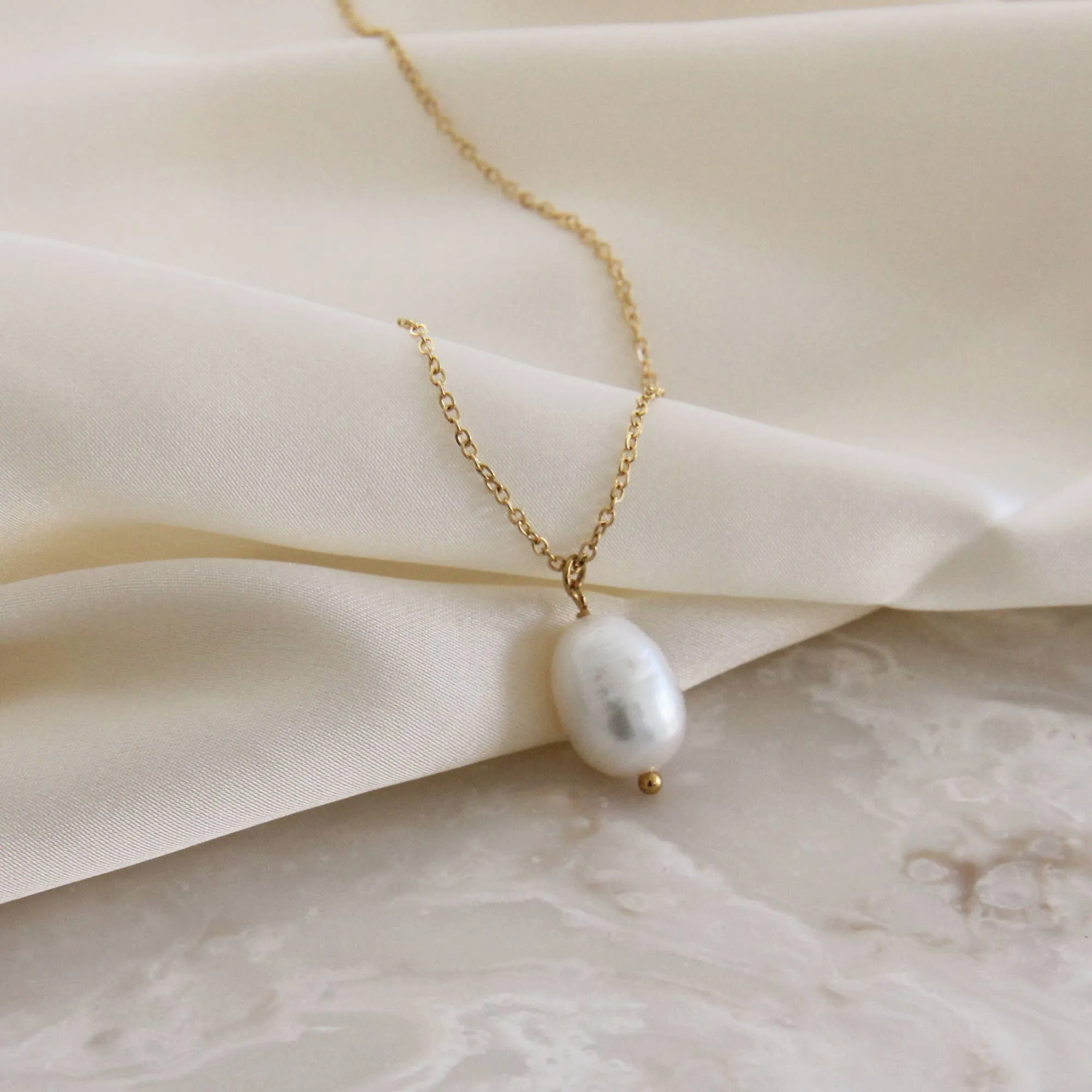 MAIVE - Pearl Pendant Necklace