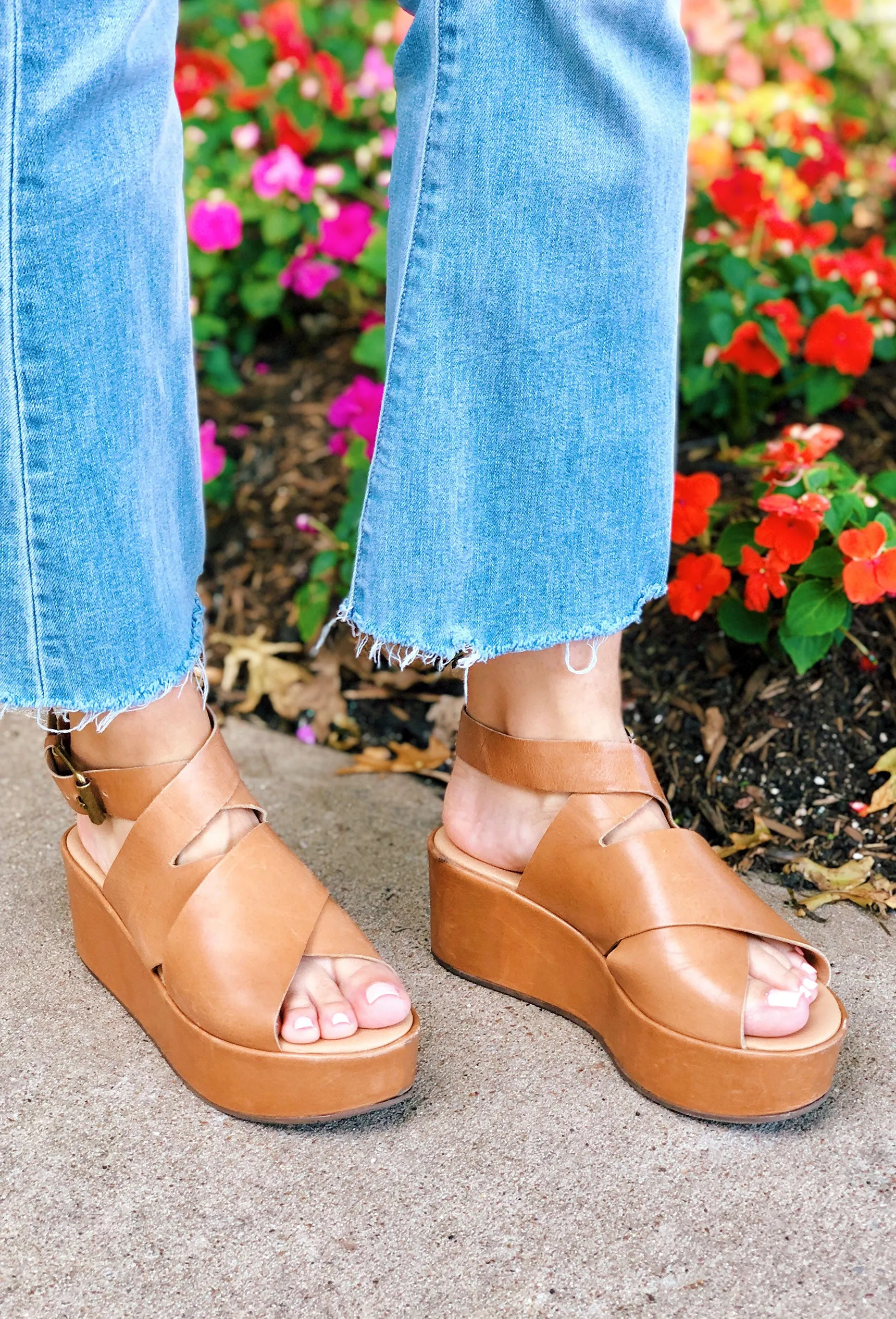 Matisse Runaway Platform Sandals in Tan