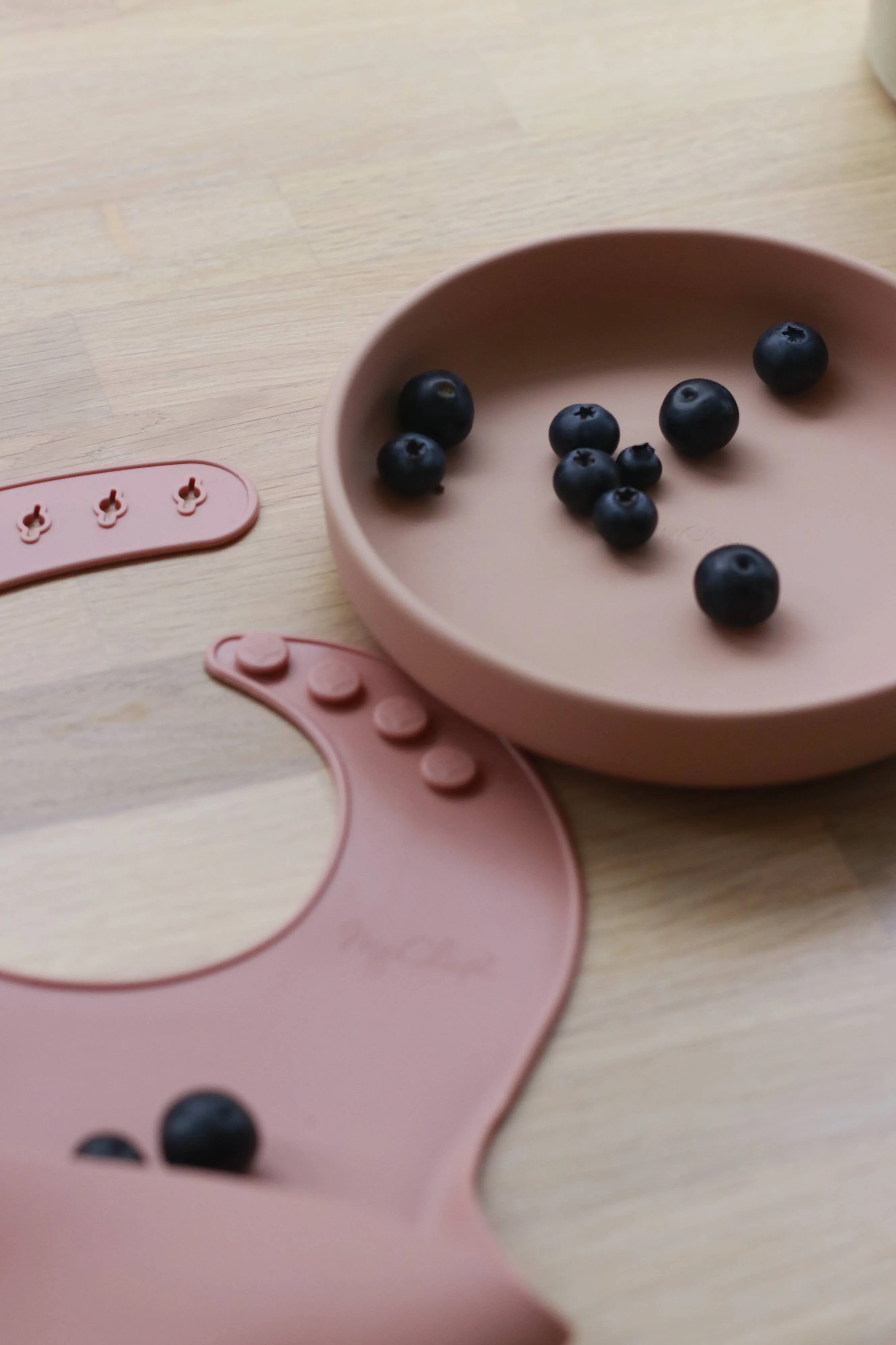 Round Silicone Suction Plates: Taupe