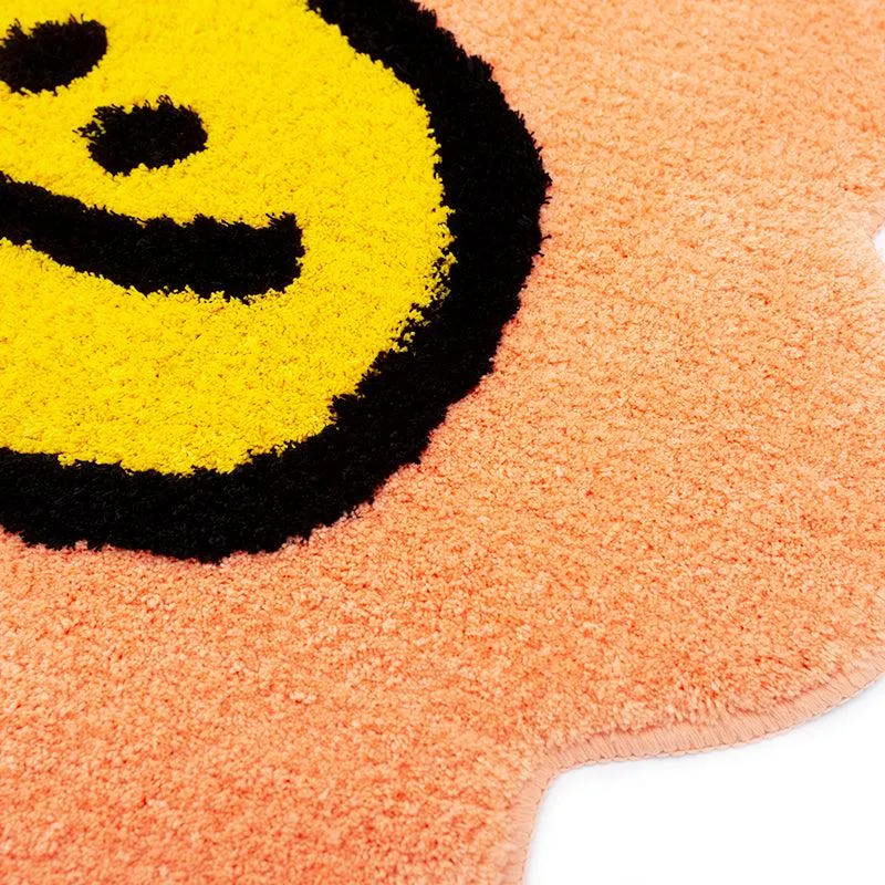 TAKA Original Daisy Smiley Rug